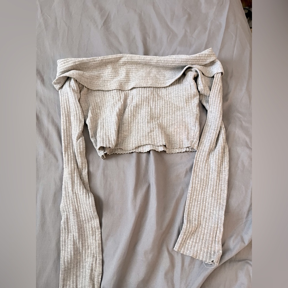 Off the shoulder long sleeve crop top